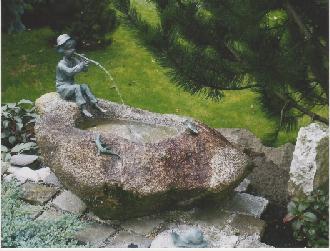 Springbrunnen mit Bronzefigur